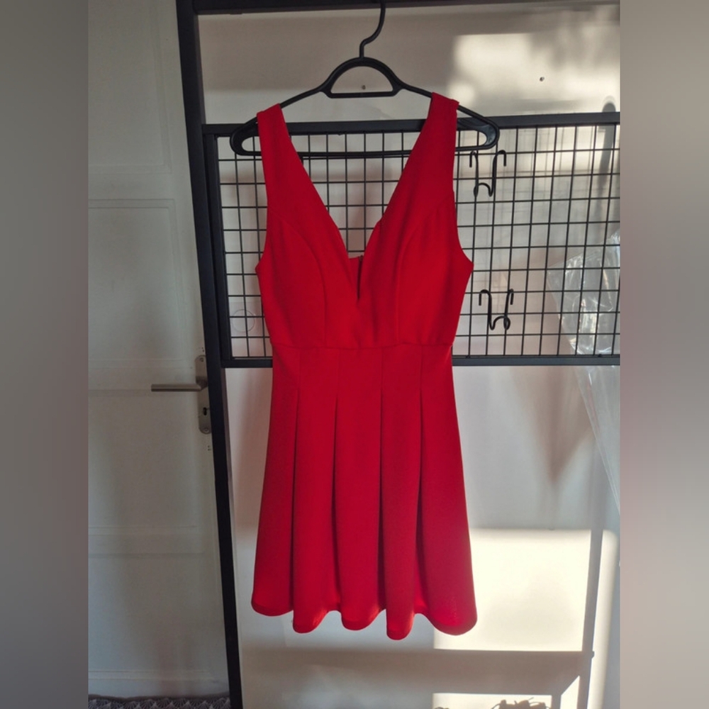 Elegant Red Sleeveless Dress